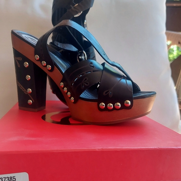 Platform Sandals - Picture 6 of 7